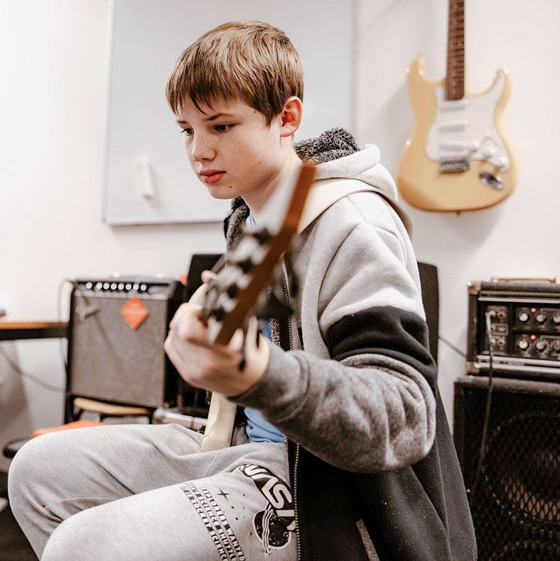 Bass guitar Platform C Amstelveen