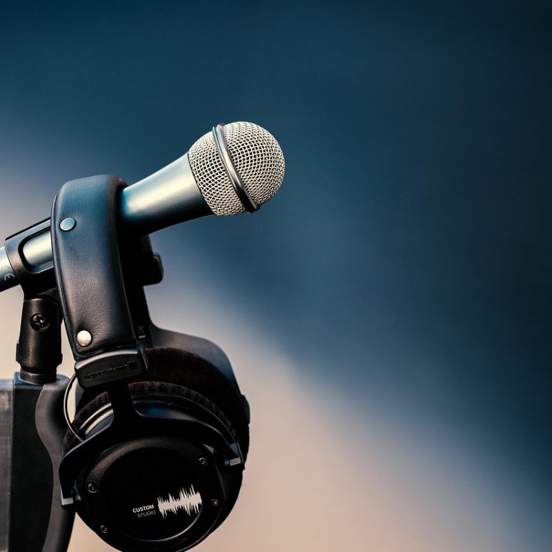 microphone-4759563_1280